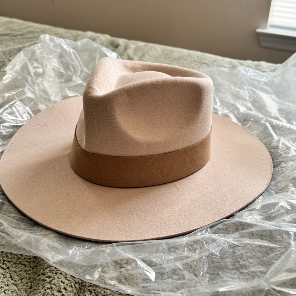 Teressa Foglia × CURATEUR hat